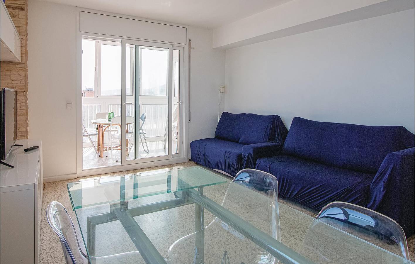 Apartamento vacacional entero, Apartamento con terraza junto a la piscina cerca de Platja de Santa Susanna in Malgrat de Mar, Costa del Maresme