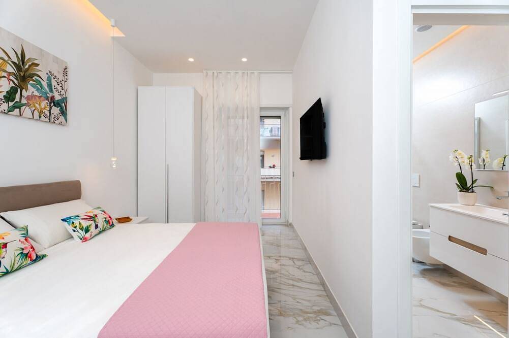 Entire apartment, Elegant renovated apartment with private terrace in Piano di Sorrento, Naples Province