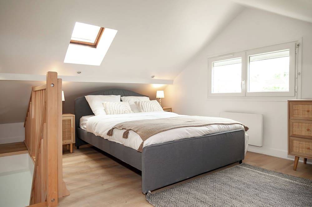 Entire apartment, Nouveau Duplex a 1 Minute du Rer B in Antony, Hauts-de-Seine