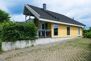 Ferienhaus für 8 Personen, mit Whirlpool und Garten sowie Balkon und Sauna in Mecklenburgische Seenplatte