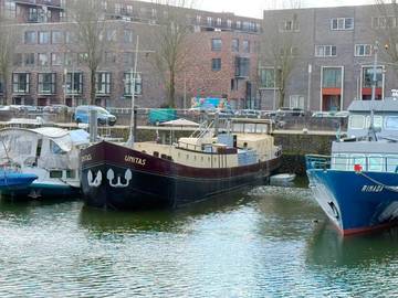 Bateau pour 3 personnes, avec vue sur le lac et terrasse à Rotterdam
