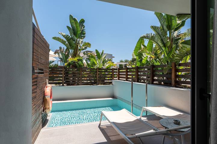 Superior Doppelzimmer mit Swim-up-Pool – Blick ins Landesinnere in Kos