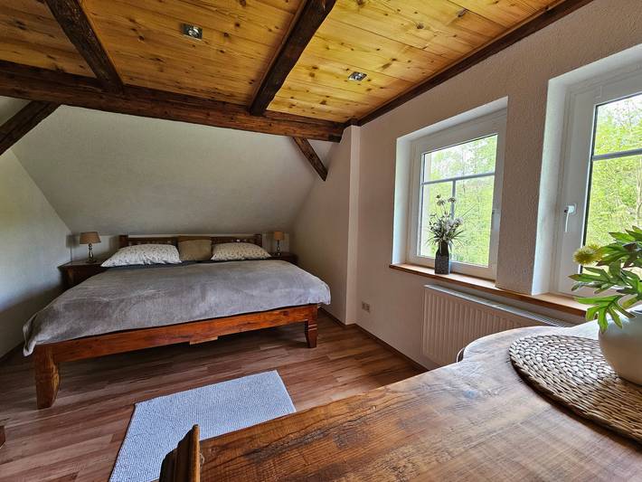 Ferienwohnung für 3 Personen, mit Seeblick und Garten im Erzgebirge