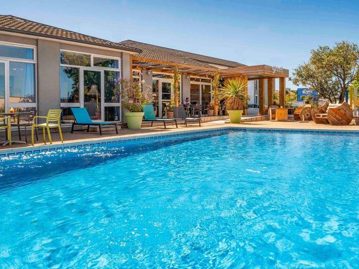 Hôtel pour 2 personnes, avec Terrasse ainsi que Jardin et Piscine à Vitrolles - 2