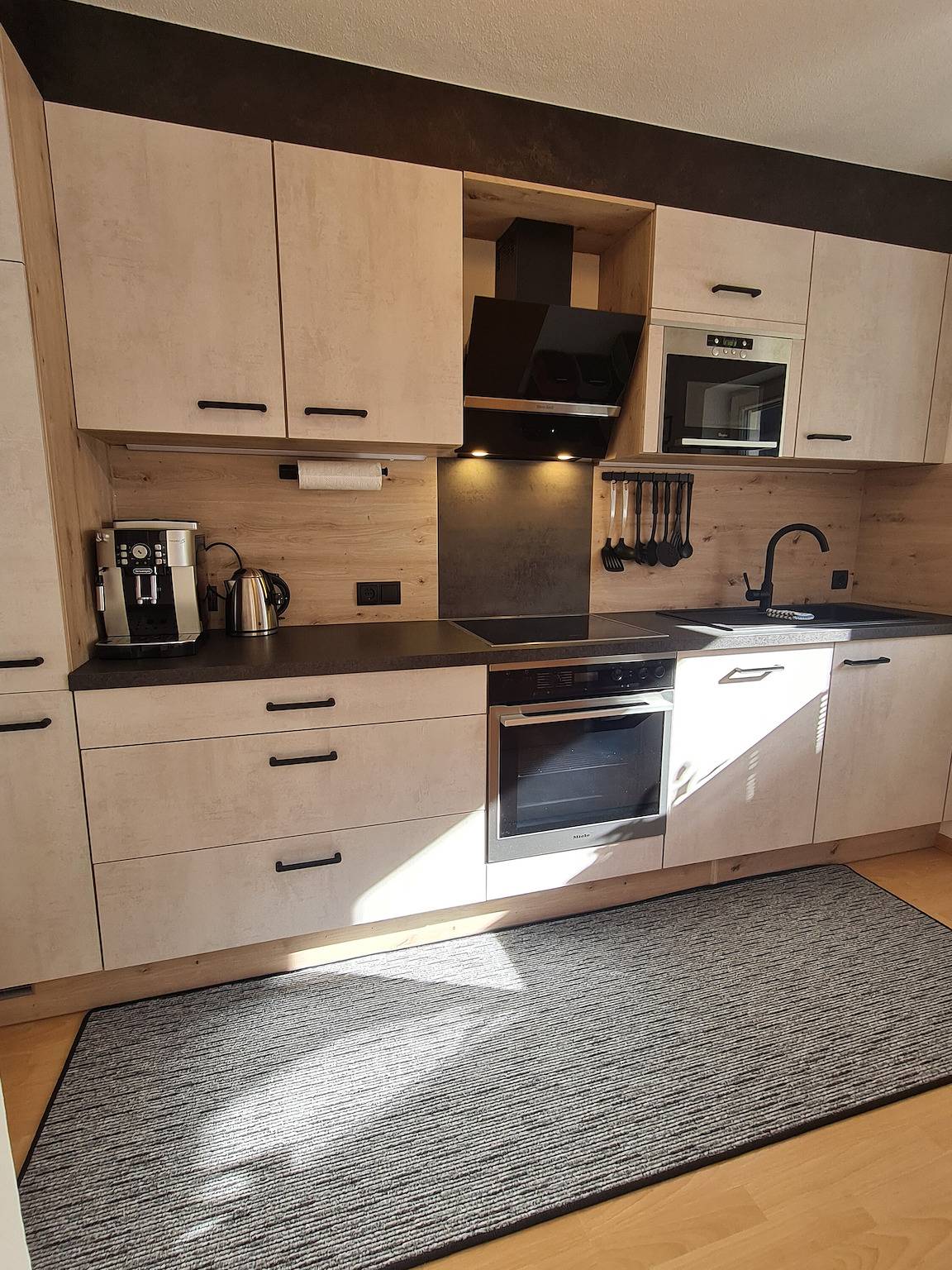 Apartamento inteiro, "Haus Alpenheim Apartment 3" com vista para a montanha, Varanda e Wi-Fi in Madseit, Hintertux
