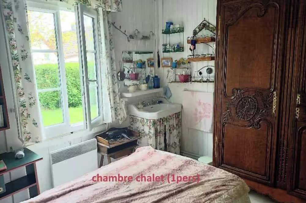 \"Charming historic chalet close to the sea\" in Gouville-sur-Mer, Coutances