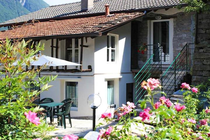 Ferienwohnung für 4 Personen, mit Balkon und Terrasse sowie Garten und Seeblick