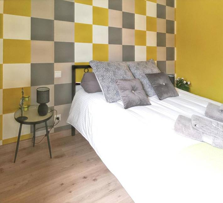 Location de vacances pour 9 personnes, avec terrasse et jardin dans La Chapelle-Saint-Martin-en-Plaine - 3