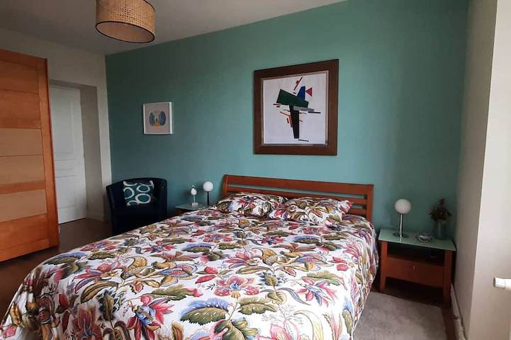 Appartement entier, Bord de Plage -  Appart. 4 /5pers jardin privatif + parking .Centre de Dinard in Dinard, Région de Saint-Malo