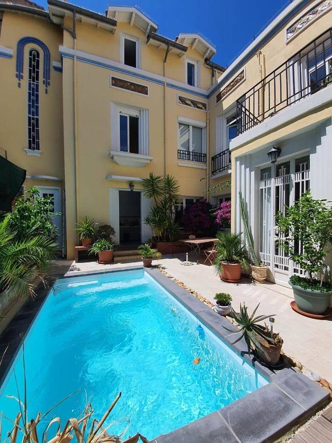 Chambre d’hôte pour 4 personnes, avec piscine et terrasse ainsi que vue et jardin, adapté aux familles à Narbonne - 2