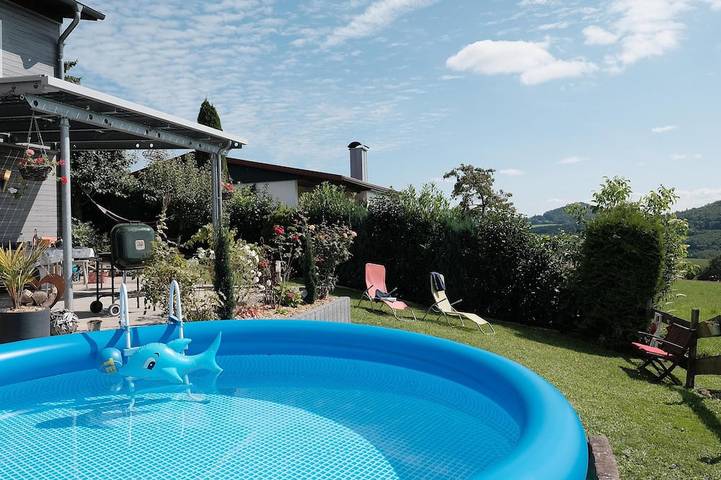 Ferienwohnung für 5 Personen, mit Garten und Pool sowie Terrasse, mit Haustier