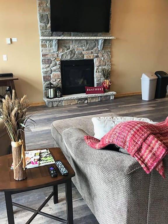 Exquisite New Lakefront \"Eagles Nest Lodge Duplex\" in Hickory Run State Park