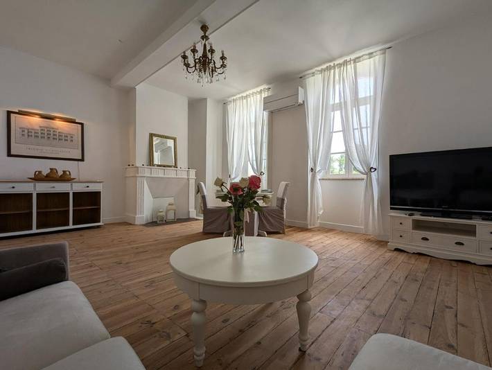Gîte pour 4 personnes, avec Terrasse ainsi que Jardin et Vue à Roullet-Saint-Estèphe