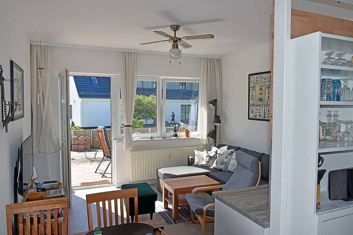 Entire apartment, Moderne Fewo mit Meerblick, nur 60m zum Wasser, 2 Schlafzimmer, Wlan, Haustiere in Dranske, Ruegen