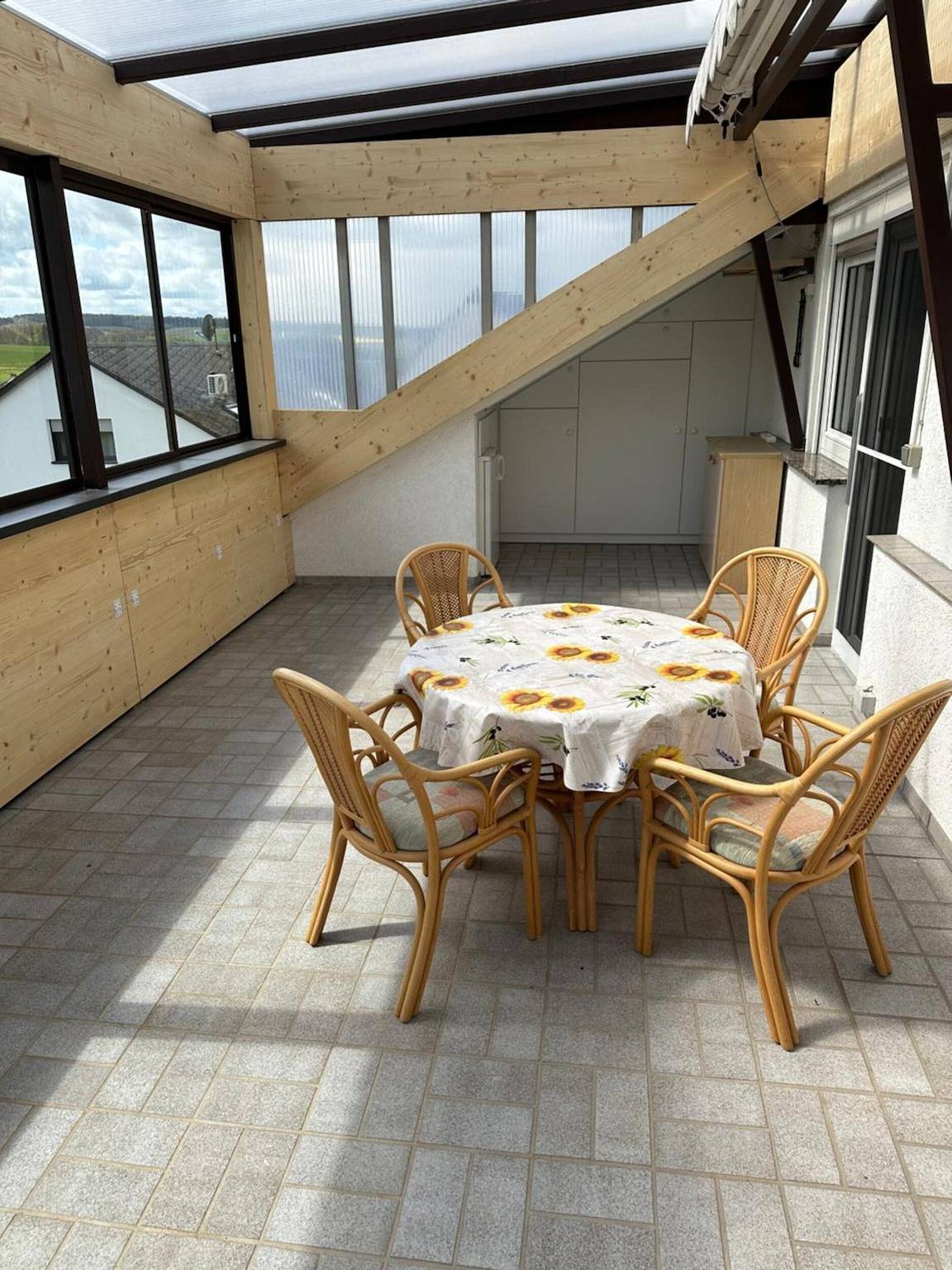 Apartamento entero, Apartamento 'Taunusnest' con terraza privada, Wi-Fi y aire acondicionado in Hünstetten, Distrito de Rheingau-Taunus