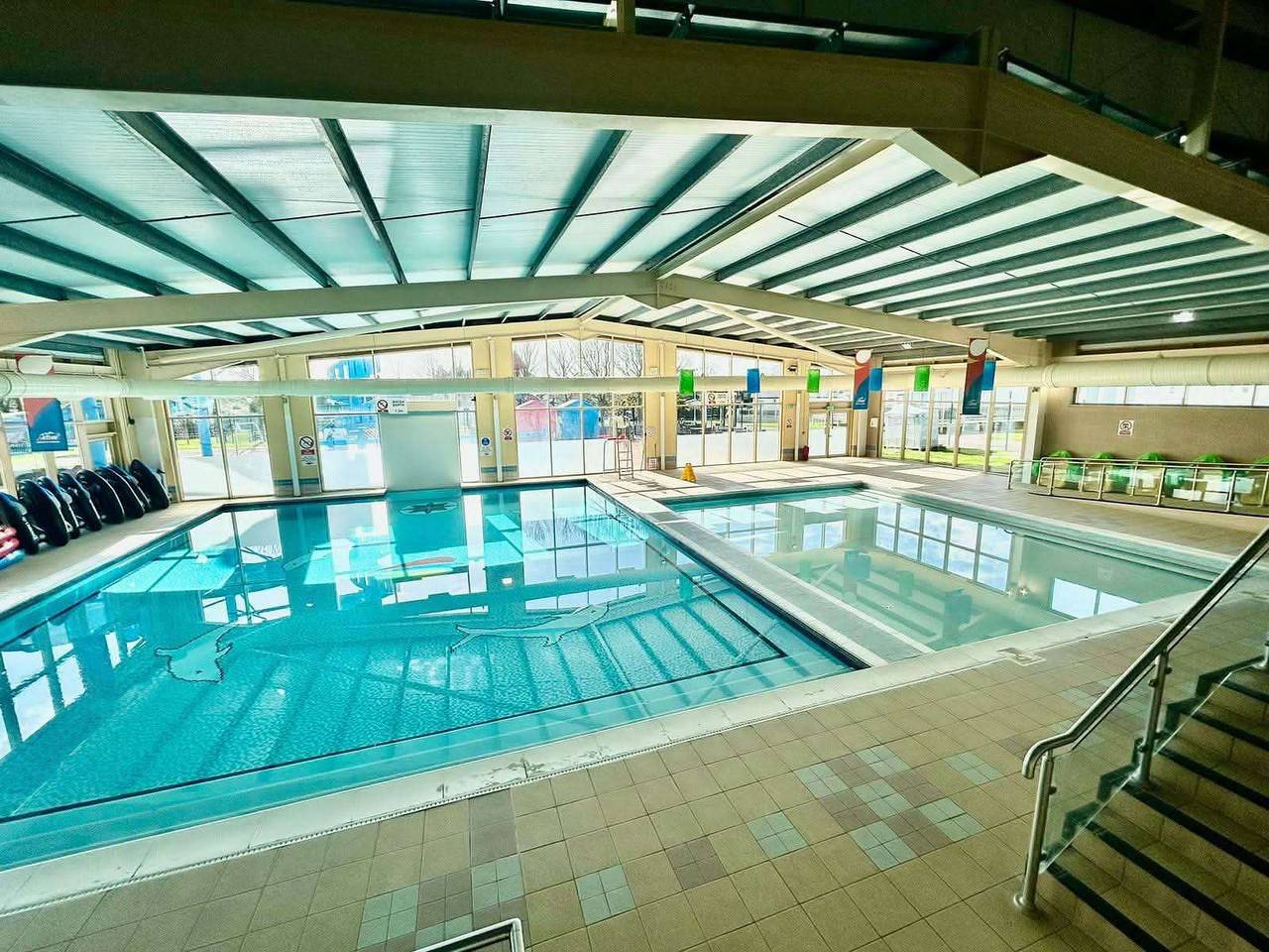 Holiday Park Home Sleeps 4 - Dogs Welcome - Pool in Clacton-on-Sea, Essex