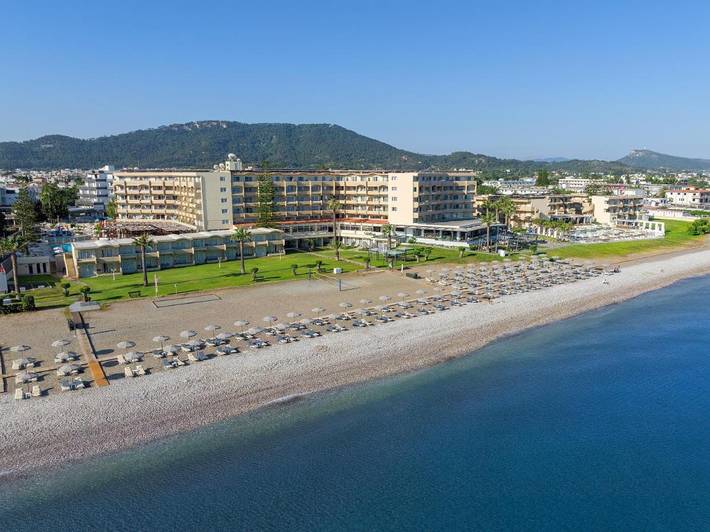 Hôtel pour 3 personnes, avec Balcon et Terrasse ainsi que Jardin et Bassin pour enfant