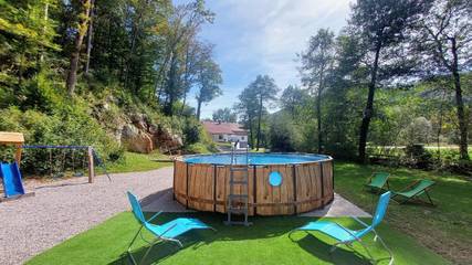 Location de vacances pour 6 personnes, avec vue ainsi que piscine et jardin à Velike Lašče