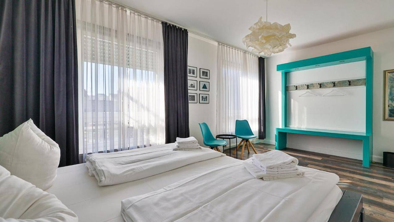 Ganze Wohnung, Three-Bedroom Apartment in Karlsruhe, Rheinebene