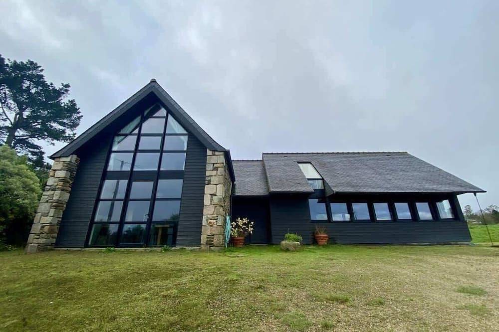 Grande maison avec jardin et vue mer pour 8 personnes au calme in Taulé, Ceinture Dorée