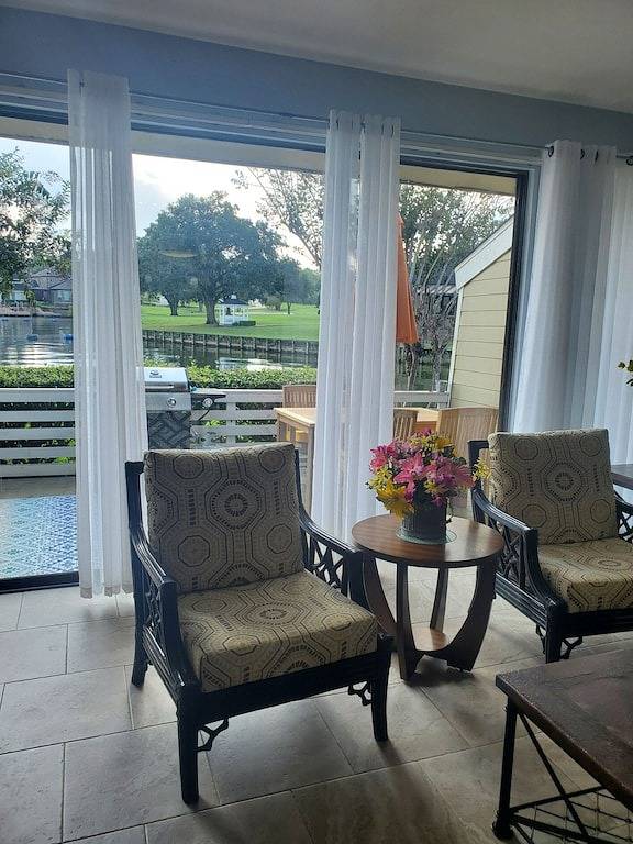 Fun Waterfront Condo im April Sound - neben Country Club, Pool, Golf, Angeln in Lake Conroe
