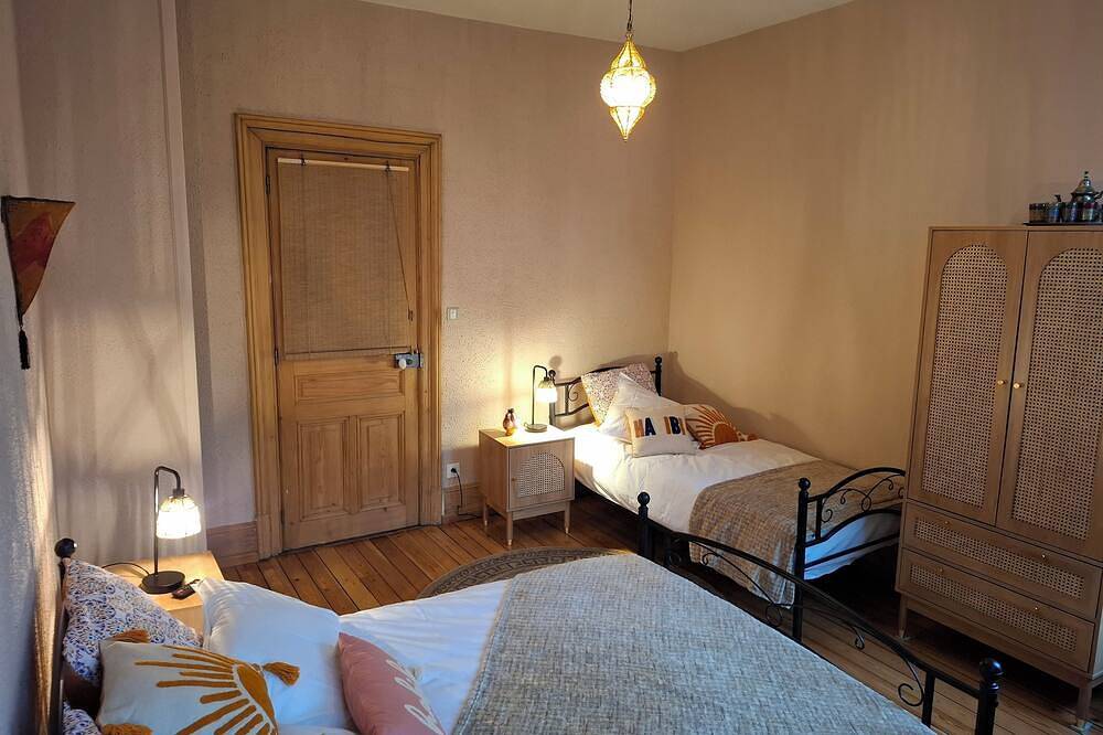 Ganze Wohnung, Large 4-star apartment in Belfort, 4 to 12 people, sauna and terrace in Belfort, Territoire-de-Belfort