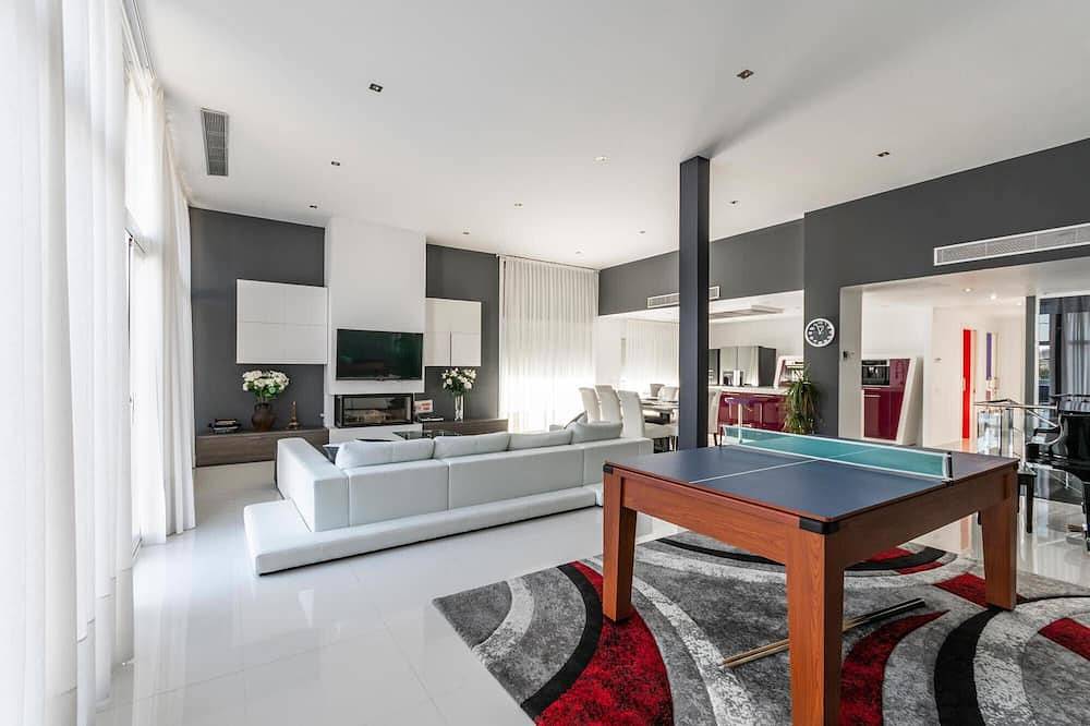 Luxury Villa 100 Meters From The Beach Castelldefels-Sitges Swimming Pool in Platja de Castelldefels (Gavà), Sitges
