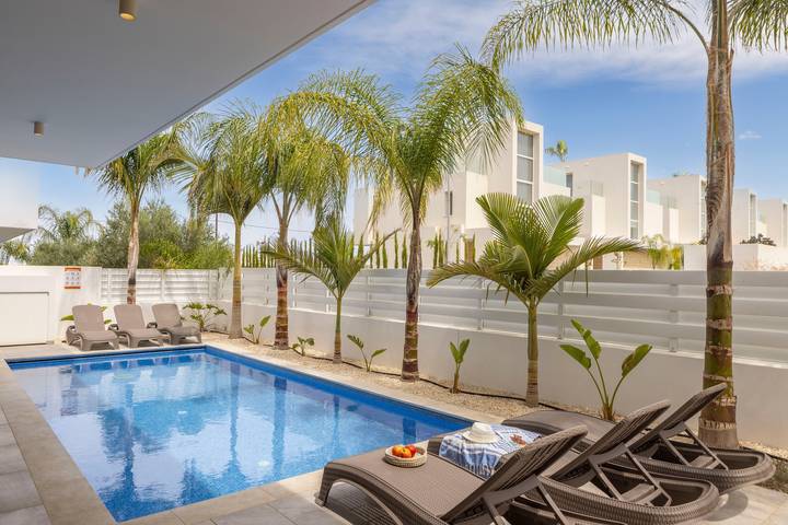 Villa for 6 personer, med hage og balkong på Kypros