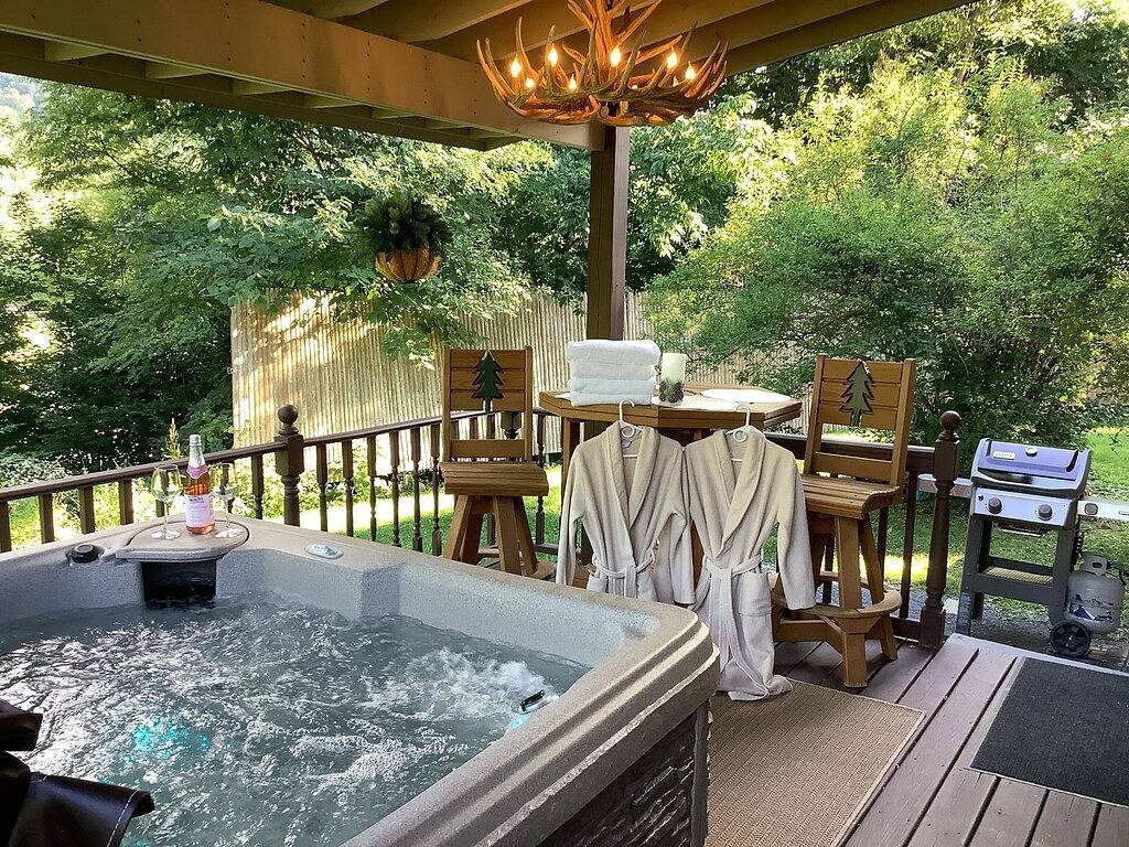 Red Fox Stadthaus mit Whirlpool und großer Feuerstelle, zu Fuß zum Restaurant und zur Bar in Windham Mountain