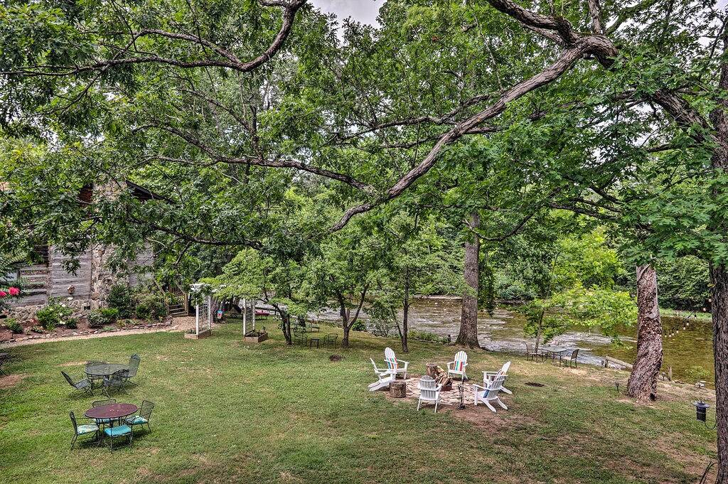 Ganze Wohnung, Fire Pit & Deck! Cozy Smoky Mtn Retreat on River in Townsend, Blount County