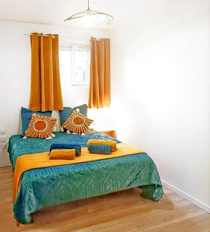 Gîte pour 6 personnes, avec jacuzzi ainsi que piscine et jardin, adapté aux familles dans Montlegun - 3