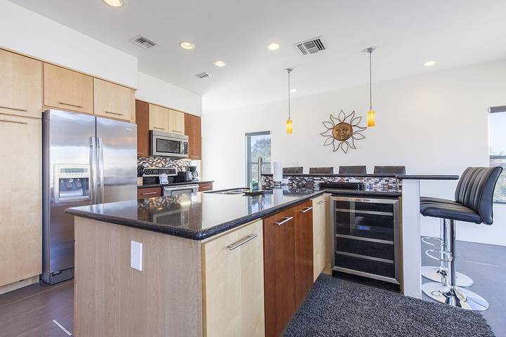 Vacation rental for 12 people, with yard and balcony as well as hot tub, with pets in Padre Island