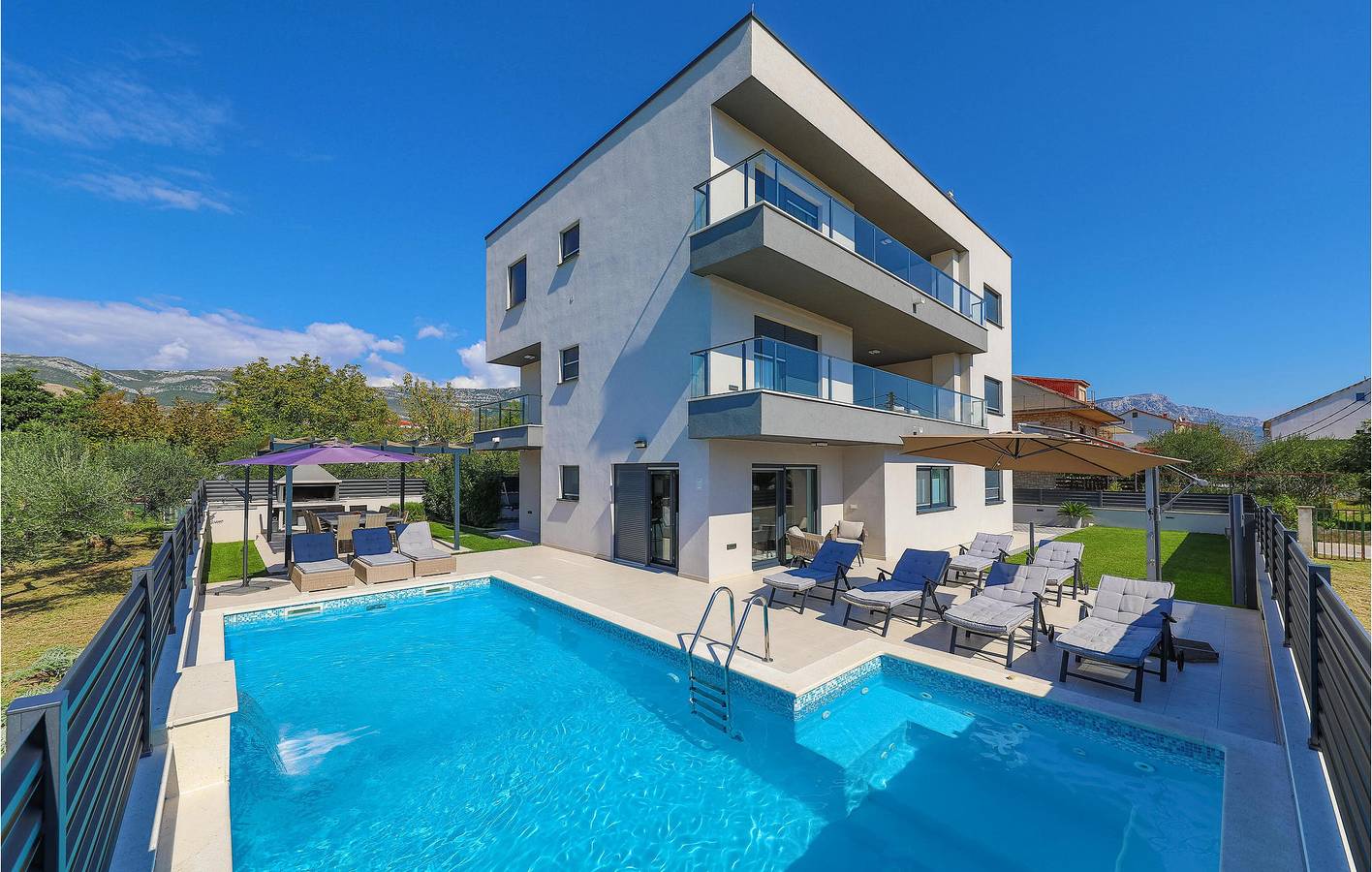 Ferienhaus für 16 Personen mit Terrasse in Kastel Novi, Kaštela