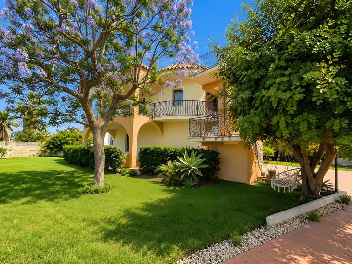 Location de vacances pour 8 personnes, avec Balcon et Jardin à Syracuse