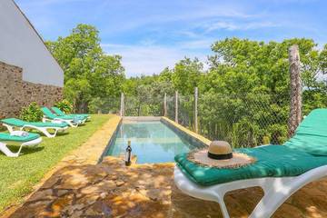 Casa rural para 14 personas, con jardín en Jabugo