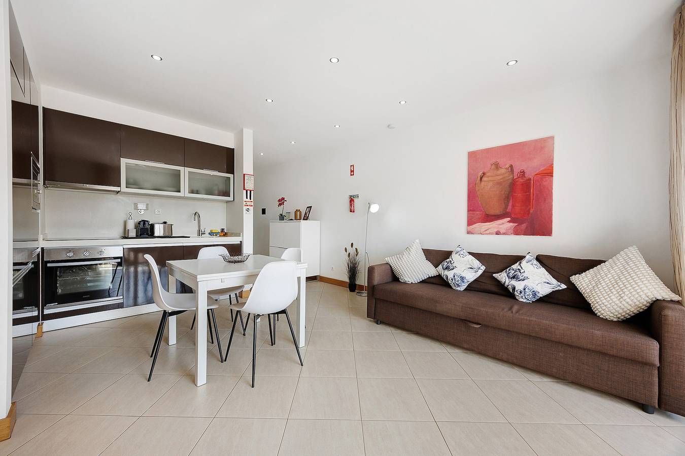 Casa de vacaciones 'Daniel's House' con piscina compartida, Wi-Fi y aire acondicionado in São Sebastião, Lagos