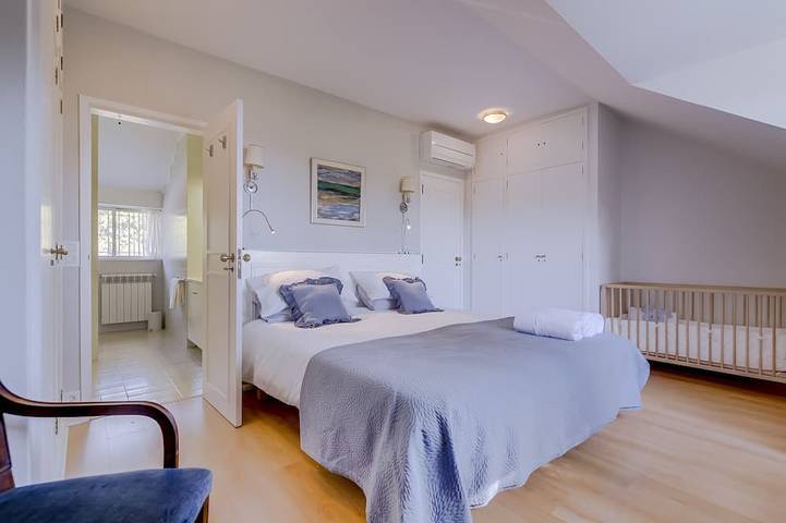 Location de vacances pour 9 personnes, avec balcon ainsi que jacuzzi et jardin, animaux acceptés à Estoril - 3