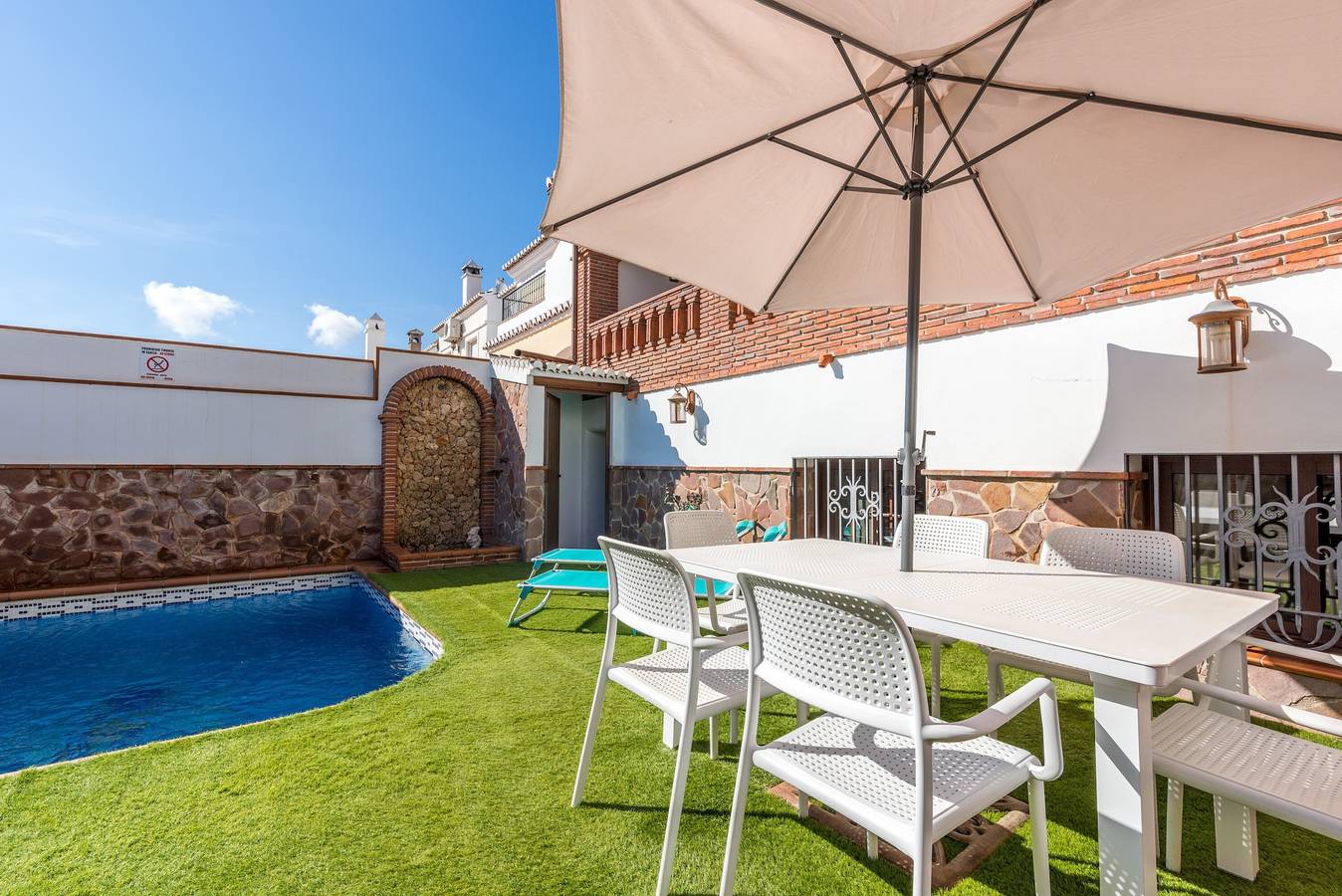 Apartamento inteiro, Apartamento Casa Patricia Nerja com vista para a montanha, piscina in Nerja, Costa del Sol