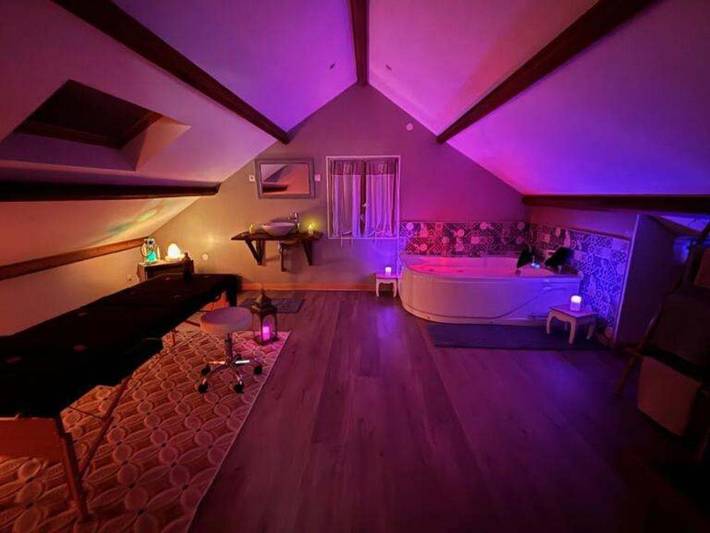 Maison d’hôte pour 2 personnes, avec piscine ainsi que jardin et jacuzzi à Castels