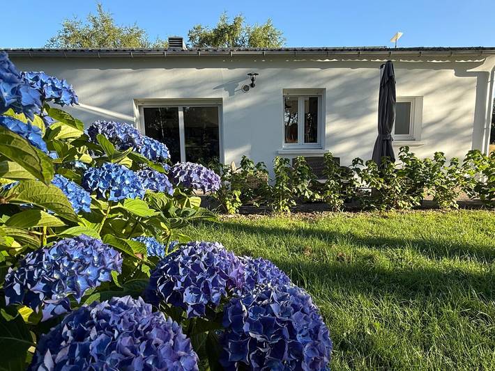 Casa de huéspedes para 2 personas, con jardín además de terraza y piscina - 1