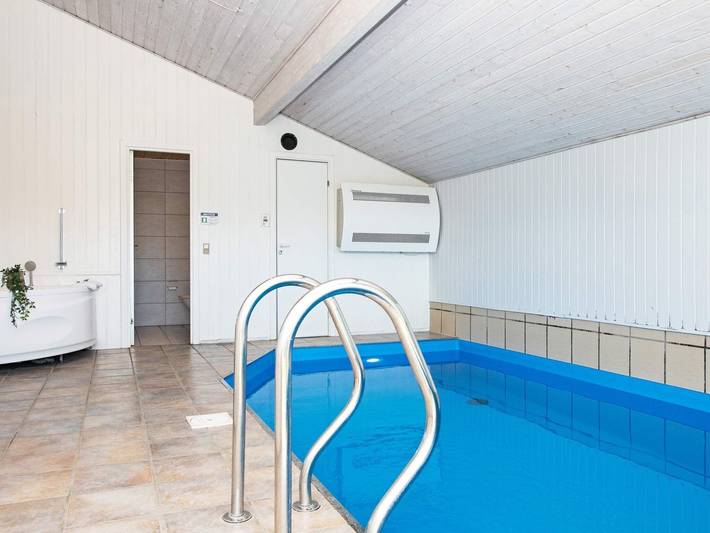 Ferienhaus für 10 Personen, mit Terrasse und Sauna sowie Pool, mit Haustier in Pøt Strandby - 4