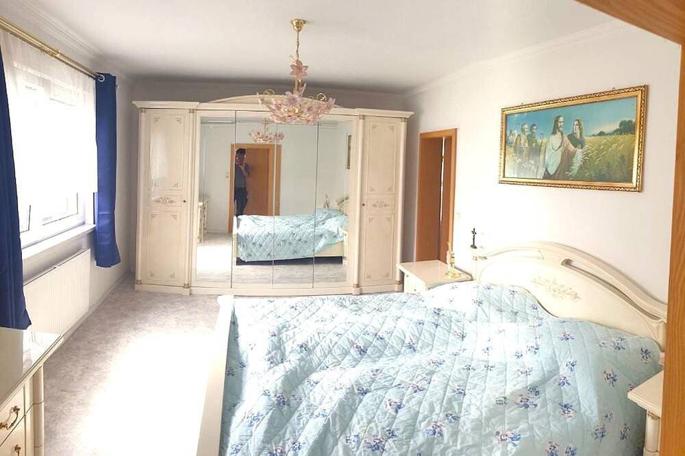 Ferienhaus in Bärenstein bei grünen Hügeln in Bärenstein, Erzgebirge