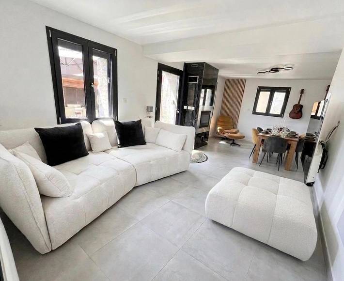 Location de vacances pour 4 personnes, avec Balcon et Jacuzzi ainsi que Terrasse et Bassin pour enfant à Lovagny