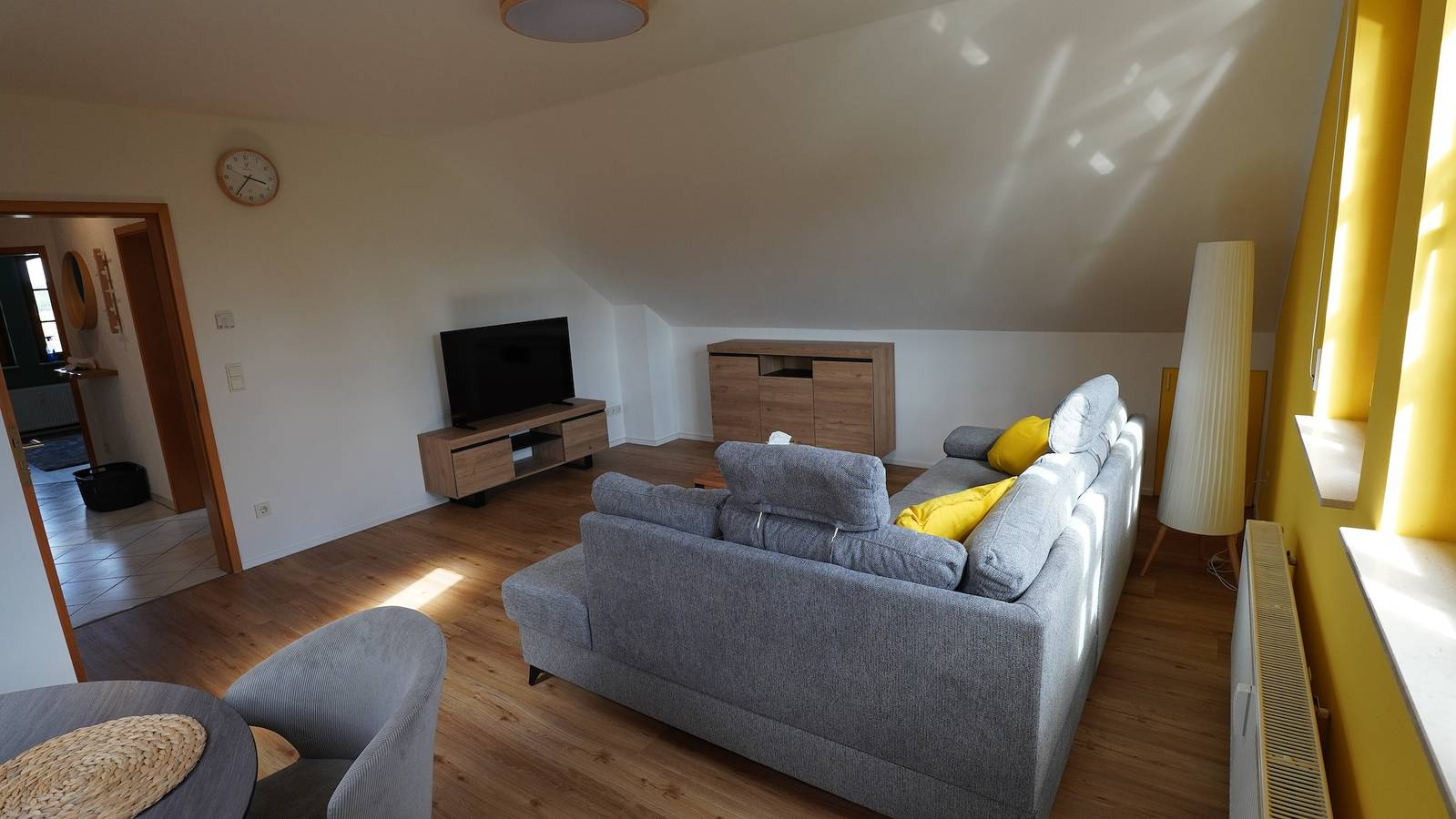 Ganze Wohnung, Ferienwohnung 'Honeygreen' in Bodenheim mit Pool, Terrasse und Wlan in Bodenheim, Landkreis Mainz-Bingen