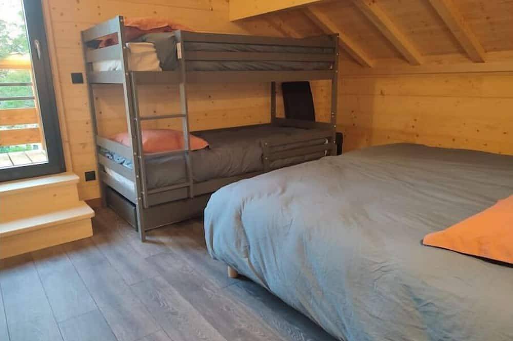 Chalet en bois au cœur du Jura à 5min de la plage de Clairvaux in Saint-Maurice-Crillat, Jura Francais