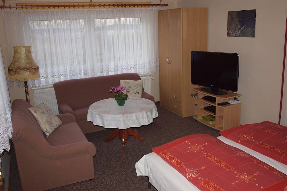 Ganze Wohnung, Komfortabel,günstig, ruhig, am Hafen mit Wiesen umgeben,Haustiere willkommen in Pruchten, Vorpommern-Rügen