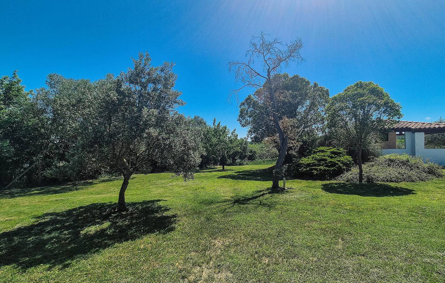 Appartement spacieux avec TV, parking, piscine et Internet in Saint-Sauveur-de-Cruzières, Parc national des Cévennes