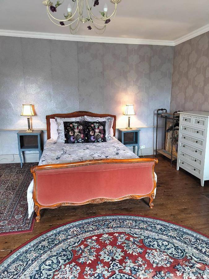Location de vacances pour 2 personnes, avec vue et jardin à Calanhel