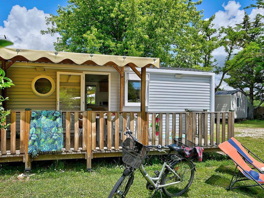 Camping Le Château - Mobilheim 4 personen - Mobilheim Confort 27m² 2 Zimmer + überdachte Terrasse + Klimaanlage + Tv 4 Pers. in Hauterives, Valence und Umgebung