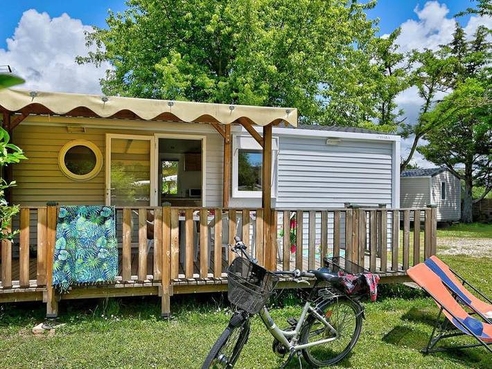 Camping Le Château - Mobilheim 4 personen - Mobilheim Confort 27m² 2 Zimmer + überdachte Terrasse + Klimaanlage + Tv 4 Pers. in Hauterives, Valence und Umgebung